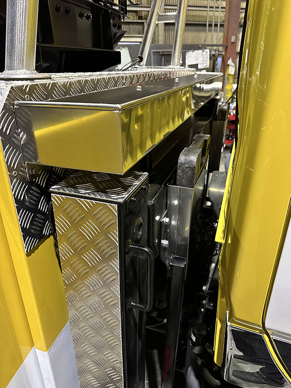 車体架装_レッカー架装_02_17