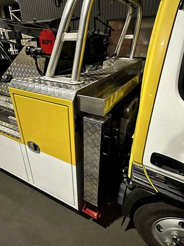 車体架装_レッカー架装_02_14