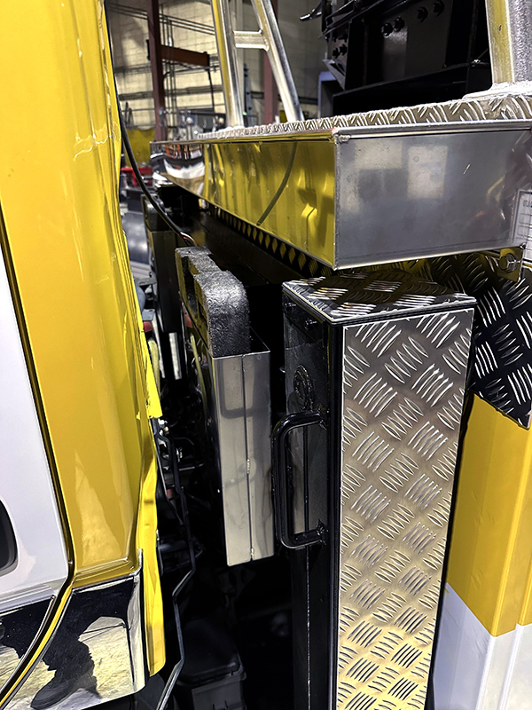 車体架装_レッカー架装_02_05