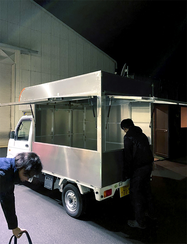 製缶板金_キッチンカー_03