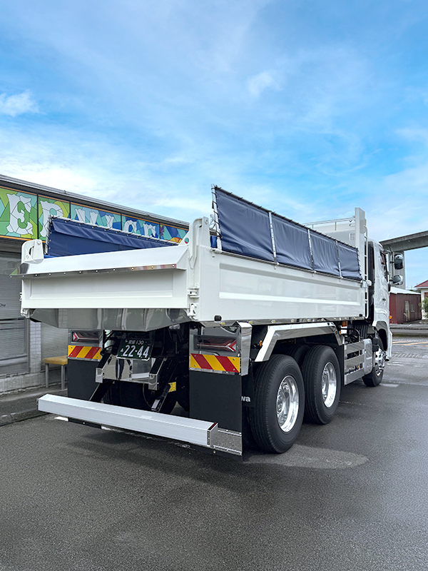 車体架装_ダンプ架装_02_ビフォー