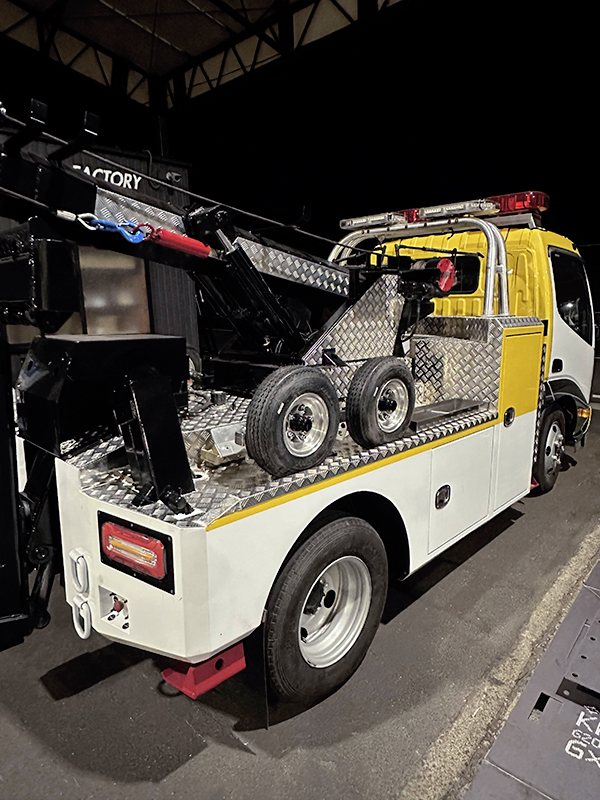 車体架装_レッカー架装_02_01